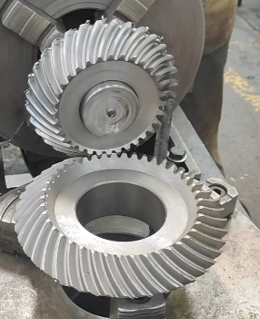 Engranaje cónico helicoidal